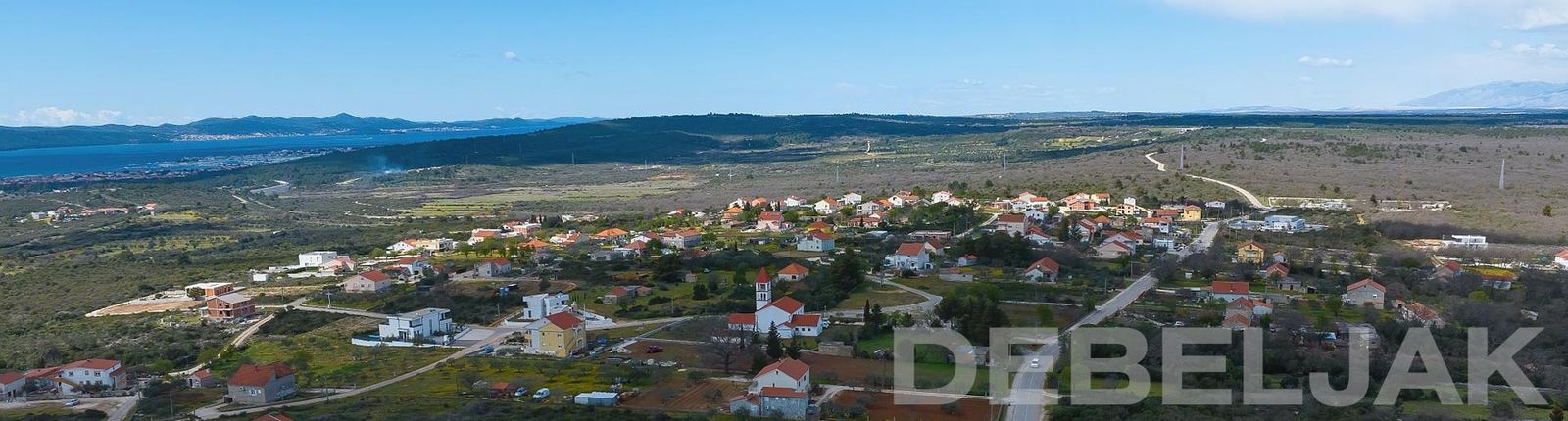 Zračni pogled na naselje Debeljak